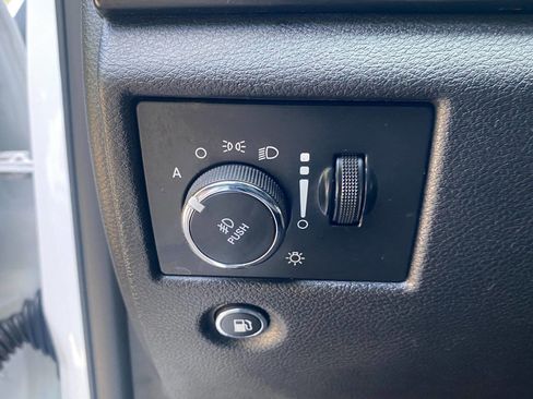 Used 2019 Jeep Grand Cherokee Altitude AWD/4WD image 16