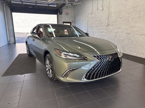 New 2025 Lexus ES 350 Ultra Luxury image 2