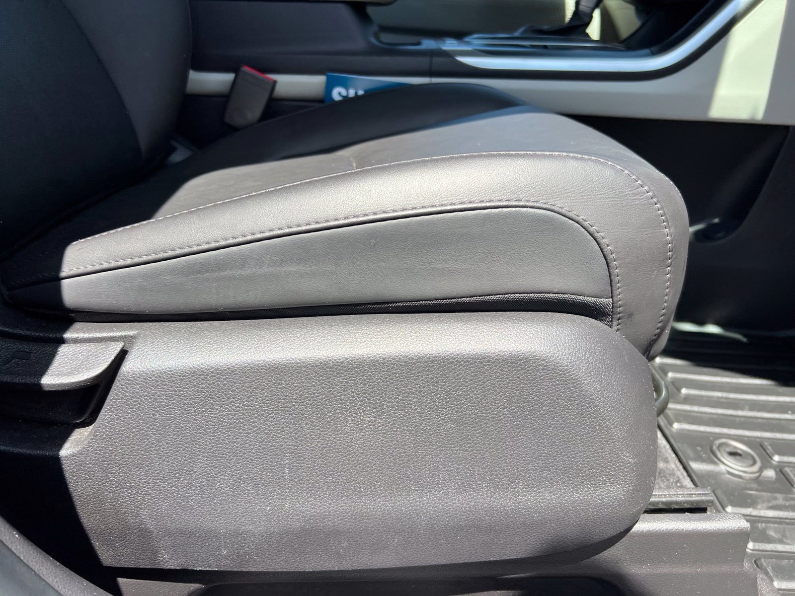 Used 2024 Kia Carnival LX FWD image 61