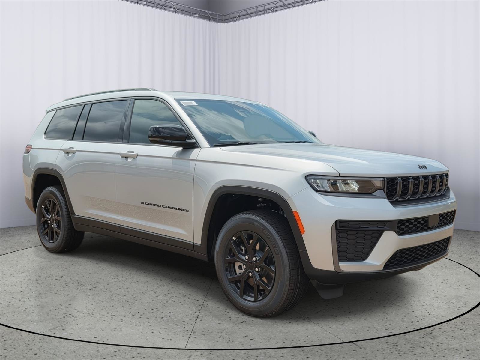 New 2026 Jeep Grand Cherokee L 2WD image 2