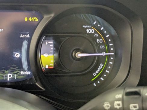 Used 2024 Jeep Wrangler Unlimited Rubicon 4xe w/ Technology Group image 26