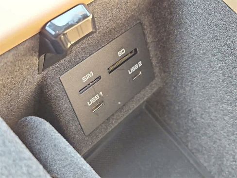 Certified 2025 Porsche Macan image 20