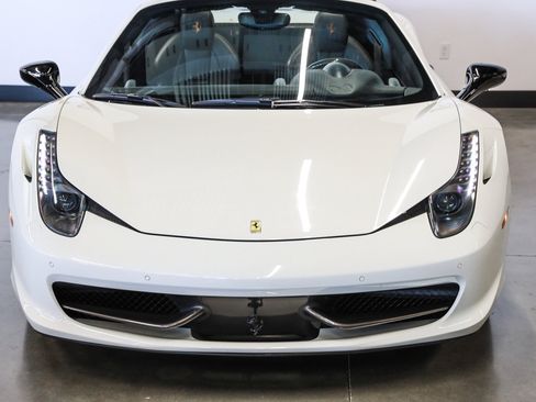 Used 2013 Ferrari 458 Spider RWD image 3