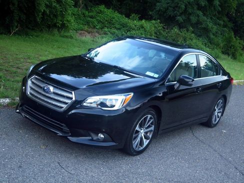Used 2017 Subaru Legacy 2.5i Limited AWD/4WD image 16