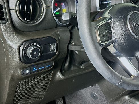 Used 2023 Jeep Wrangler Unlimited Sahara AWD/4WD image 17