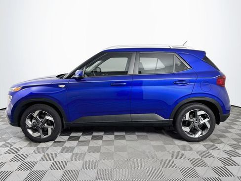 Certified 2025 Hyundai Venue SEL FWD image 3