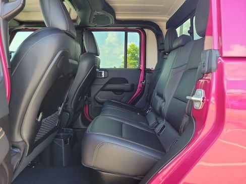 Used 2024 Jeep Gladiator Sport w/ Premium Package AWD/4WD image 10