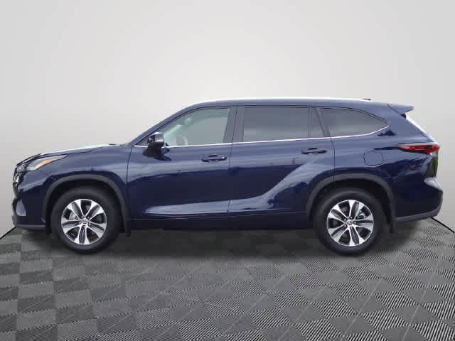 Certified 2026 Toyota Highlander XLE AWD/4WD image 2