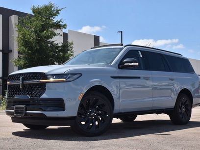 New 2026 Lincoln Navigator L Reserve w/ Jet Appearance Package