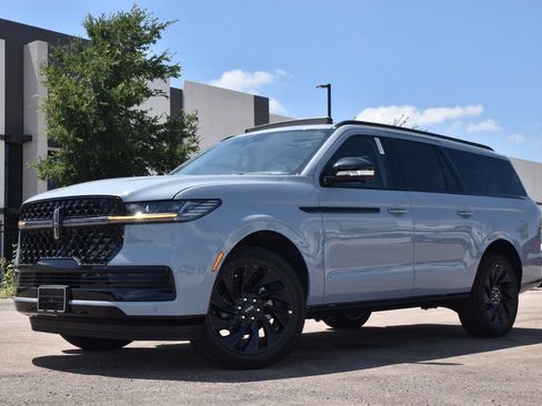 New 2026 Lincoln Navigator L Reserve w/ Jet Appearance Package AWD/4WD image 1