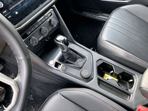 Used 2024 Volkswagen Tiguan SE image 20