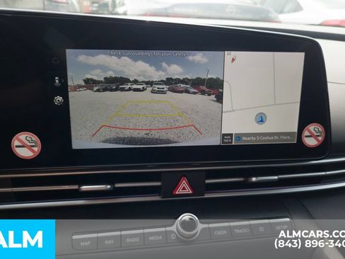 Used 2025 Hyundai Elantra SEL FWD image 9