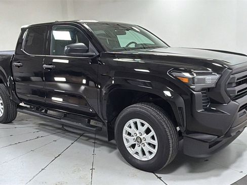 Used 2024 Toyota Tacoma SR image 3