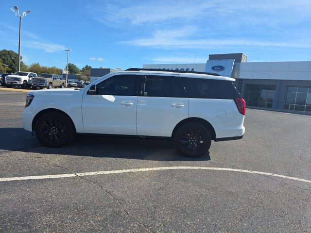 Used 2025 Ford Expedition Platinum w/ Stealth Appearance Package AWD/4WD image 6