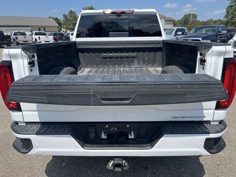Used 2022 GMC Sierra 2500 Denali w/ Denali Ultimate Package AWD/4WD image 9