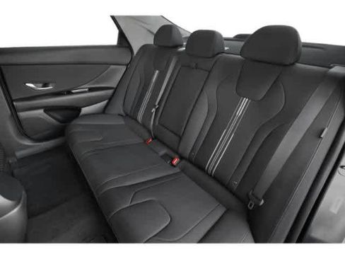 Used 2025 Hyundai Elantra SEL image 15