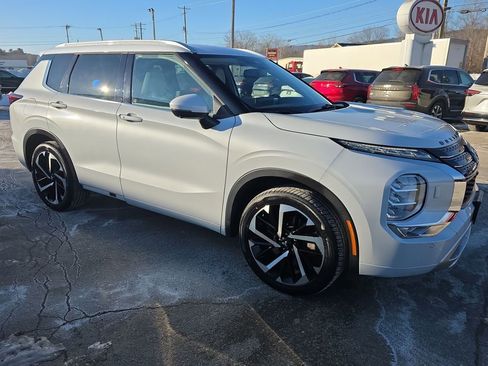 Used 2023 Mitsubishi Outlander SEL 40th Anniversary image 7