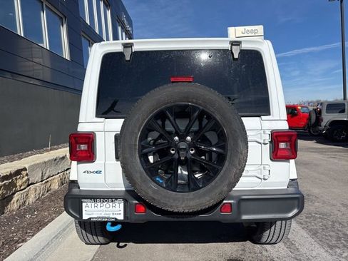 Used 2023 Jeep Wrangler Unlimited Sahara w/ Cold Weather Group AWD/4WD image 4