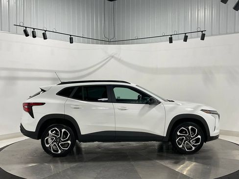 Used 2025 Chevrolet Trax RS FWD image 10