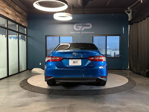 Used 2019 Toyota Camry LE image 4