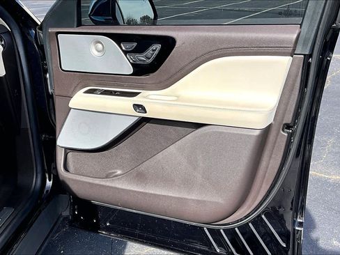 Used 2022 Lincoln Aviator Black Label w/ Dynamic Handling Package image 22