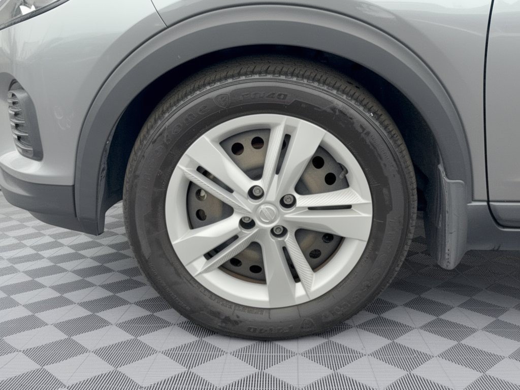 Used 2023 Nissan Kicks S FWD image 13