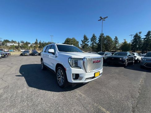 Used 2021 GMC Yukon Denali w/ Denali Premium Package AWD/4WD image 3