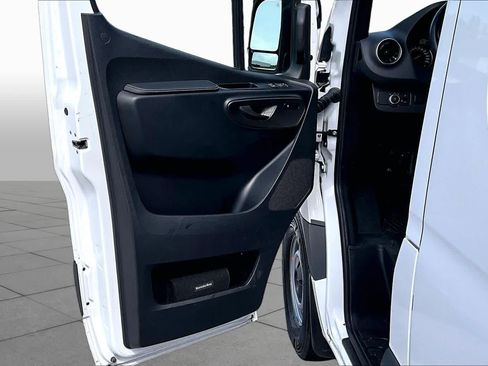 Used 2025 Mercedes-Benz Sprinter 2500 image 22