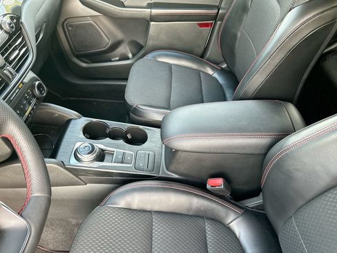 Used 2023 Ford Escape ST-Line w/ Cold Weather Package FWD image 27