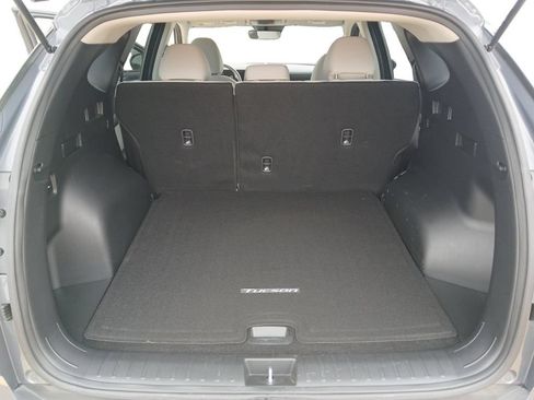 Used 2025 Hyundai Tucson SE FWD image 11