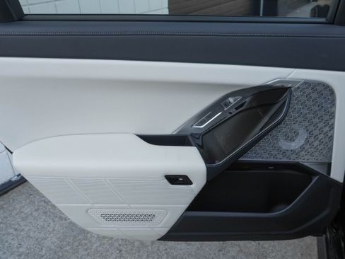 Certified 2023 BMW i7 xDrive60 w/ Executive Package 2 AWD/4WD image 30