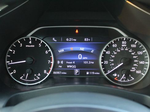 Used 2017 Nissan Murano Platinum w/ Platinum Technology Package FWD image 13