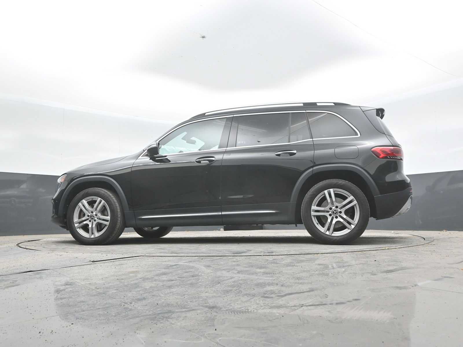 Used 2021 Mercedes-Benz GLB 250 4MATIC image 23