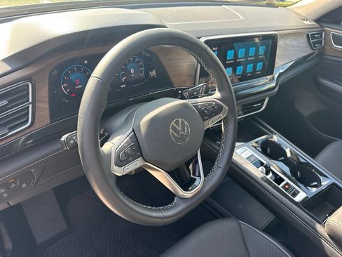 Used 2026 Volkswagen Atlas SE w/ Panoramic Sunroof Package FWD image 9