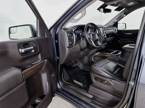 Used 2019 Chevrolet Silverado 1500 RST AWD/4WD image 3