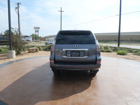 Used 2022 Lexus GX 460 Premium w/ Premium Package image 3
