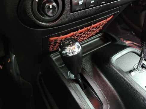 Used 2018 Jeep Wrangler Rubicon AWD/4WD image 7