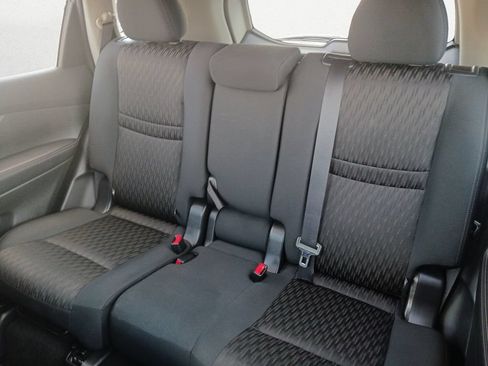 Used 2017 Nissan Rogue SV FWD image 9