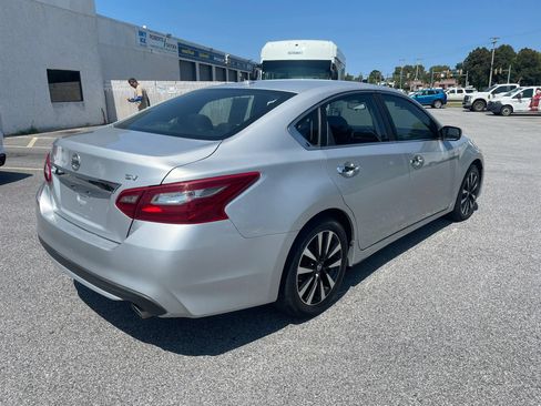 Used 2018 Nissan Altima 2.5 SV FWD image 10