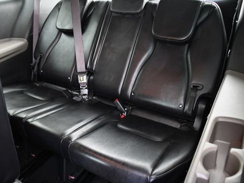 Used 2025 Kia Carnival FWD image 19