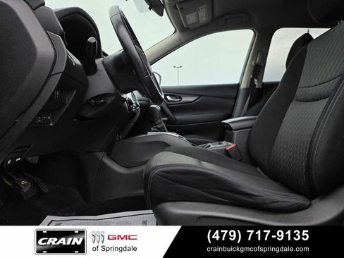 Used 2017 Nissan Rogue SV AWD/4WD image 10