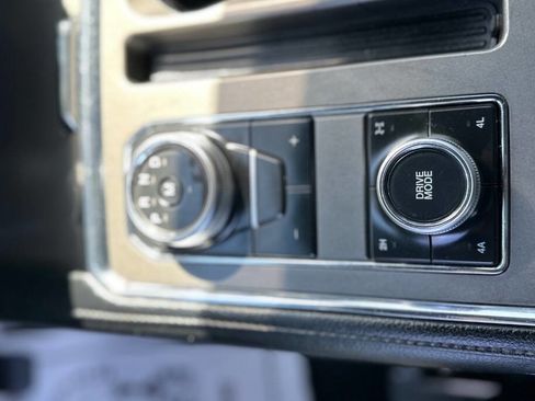 Used 2019 Ford Expedition Max XLT w/ Equipment Group 202A AWD/4WD image 13