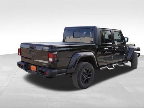 Certified 2023 Jeep Gladiator Sport AWD/4WD image 3