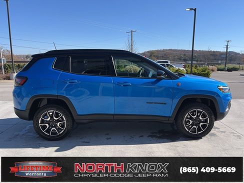 Used 2025 Jeep Compass Trailhawk w/ Trailhawk Elite Group image 20