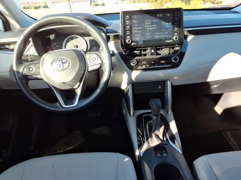 Used 2022 Toyota Corolla Cross LE image 13