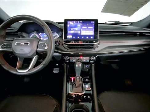 Used 2025 Jeep Compass Trailhawk AWD/4WD image 7