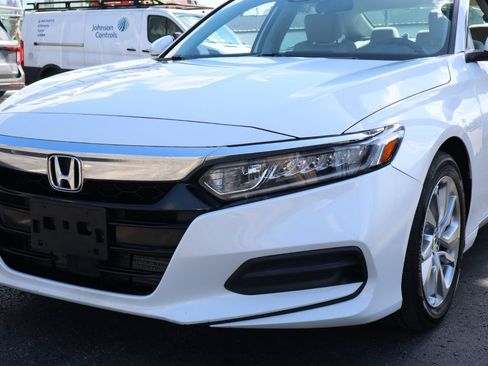 Used 2018 Honda Accord LX image 9