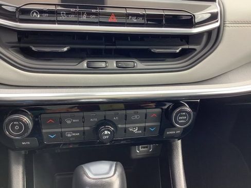 Used 2023 Jeep Compass Limited w/ Sun and Sound Group AWD/4WD image 31