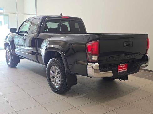 Used 2019 Toyota Tacoma SR5 AWD/4WD image 4