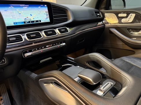 Used 2023 Mercedes-Benz GLS 450 4MATIC image 33